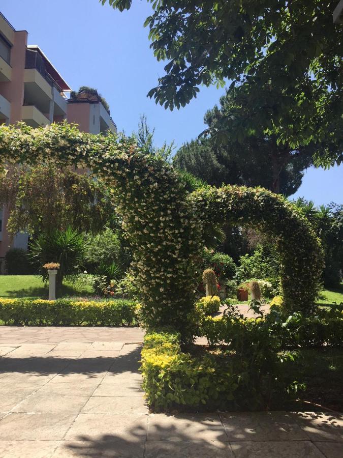 Parco Tirreno Hotel Рим Екстериор снимка
